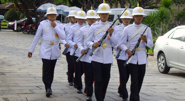 koninklijk paleis bangkok guards